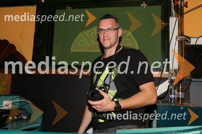  Sašo Kavaš, podpredsednik društva Zvezdni otrociDiskoteka Yucatan, otvoritev