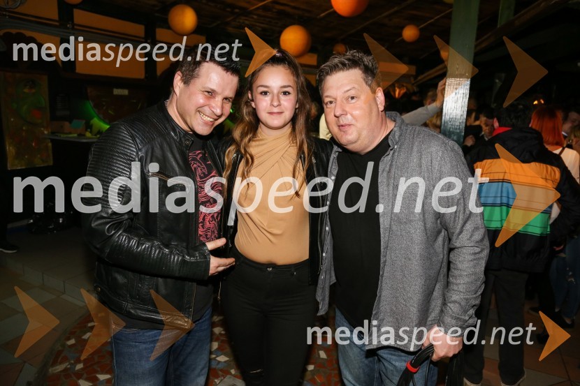  Darus Despot, pevec;  Brina Belna;  Miro V. Kodrič, radijski voditeljDiskoteka Yucatan, otvoritev