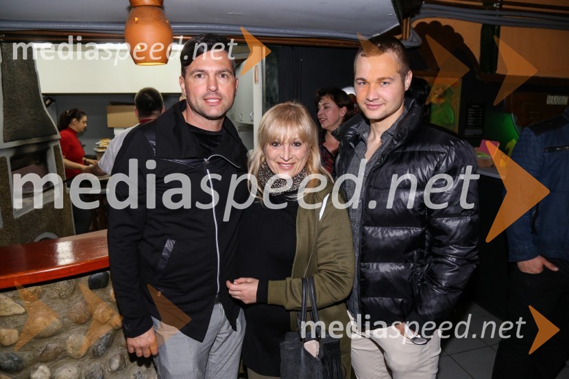  ... ;  Ana  Žvorc;  ... Diskoteka Yucatan, otvoritev