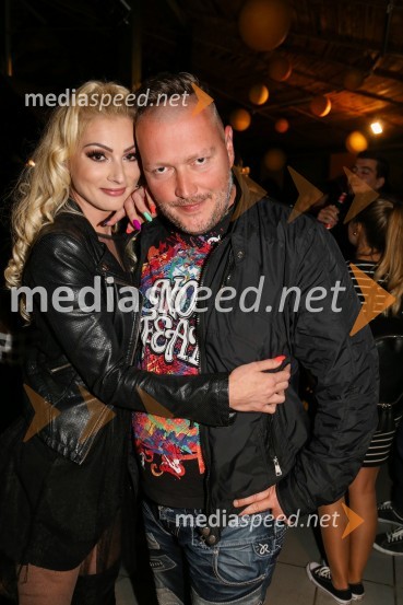 Skupina SkaterDiskoteka Yucatan, otvoritev