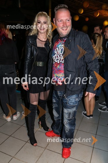 Skupina SkaterDiskoteka Yucatan, otvoritev