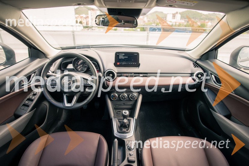 Mazda CX-3 G120 Takumi, notranjost v rjavo sivem usnjuMazda CX-3 G120 Takumi, mediaspeed test