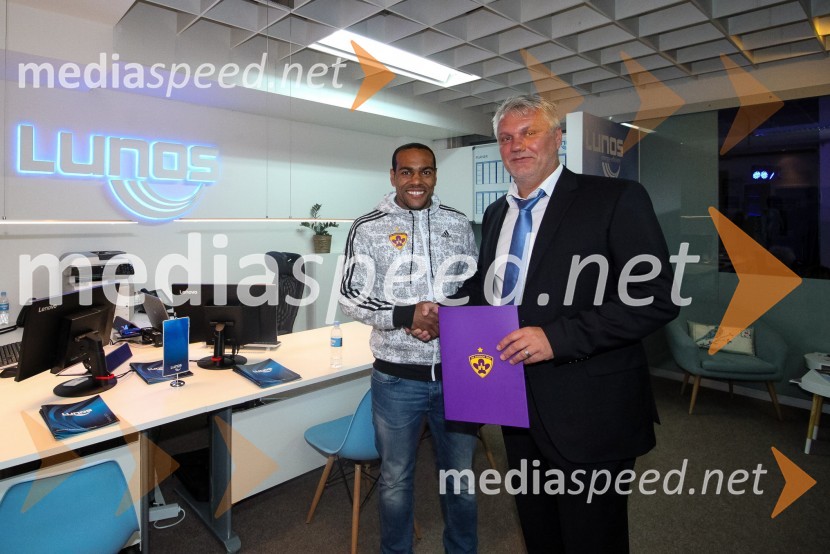  Marcos  Tavares, nogometaš, NK Maribor;  Milan Kuster, predsednik uprave Skupine LunosPodjetje Lunos, otvoritev novih poslovnih prostorov