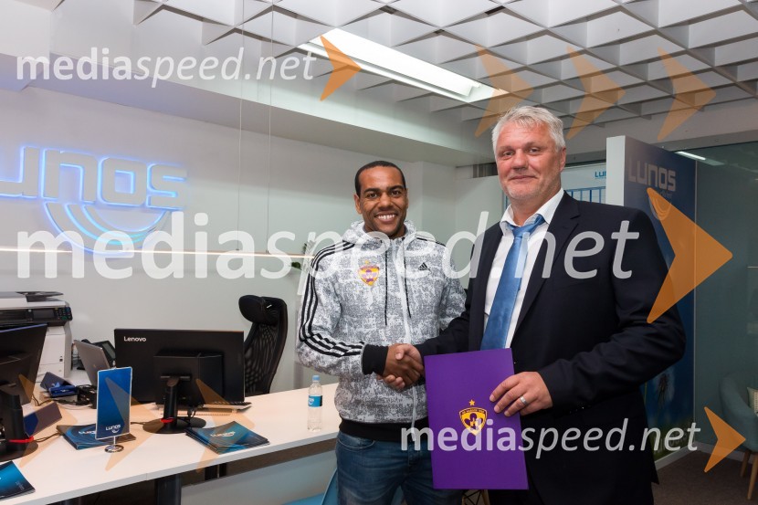  Marcos  Tavares, nogometaš, NK Maribor;  Milan Kuster, predsednik uprave Skupine LunosPodjetje Lunos, otvoritev novih poslovnih prostorov
