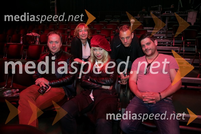  Miha Vardjan;  Mojca Menart, vodja založništva na RTV SLO;  Marta Zore, pevka;  Žiga Klančar, Val 202;  Lovro Ravbar, saksofonistZmagovalka Dnevov slovenske zabavne glasbe, Poprock je Anabel