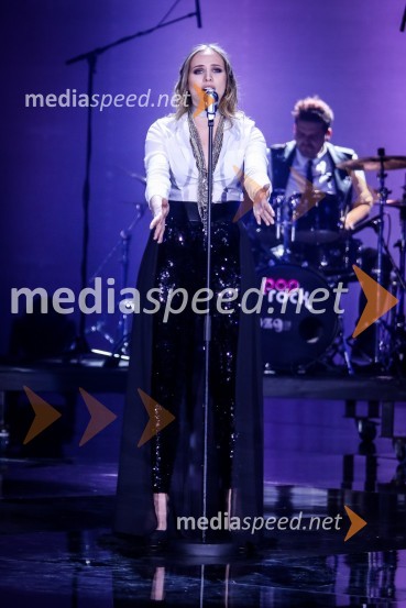  Petra Zore, Bomb Shell bandZmagovalka Dnevov slovenske zabavne glasbe, Poprock je Anabel