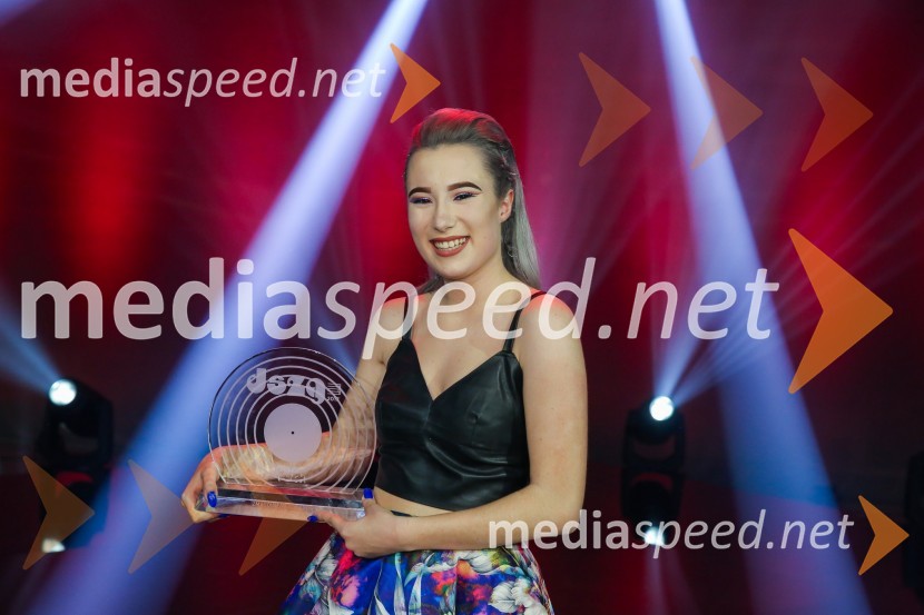  Ana Teržan - Anabel, pevkaZmagovalka Dnevov slovenske zabavne glasbe, Poprock je Anabel