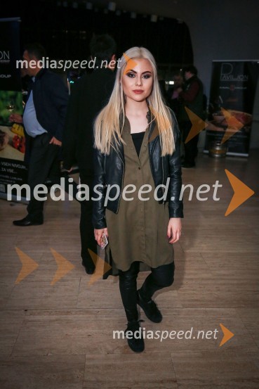  Sara  Lamprečnik, pevkaZmagovalka Dnevov slovenske zabavne glasbe, Poprock je Anabel