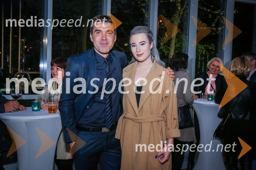  Mario Galunič, odgovorni urednik, Razvedrilni program TV Slovenija;  Ana Teržan - Anabel, pevkaZmagovalka Dnevov slovenske zabavne glasbe, Poprock je Anabel