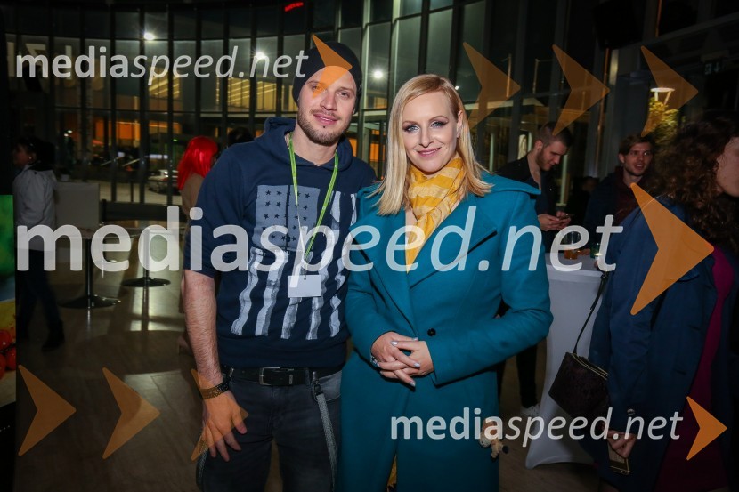  Uroš Kmetič, pevec in kitarist, Mama rekla;  Anja Križnik Tomažin, voditeljicaZmagovalka Dnevov slovenske zabavne glasbe, Poprock je Anabel