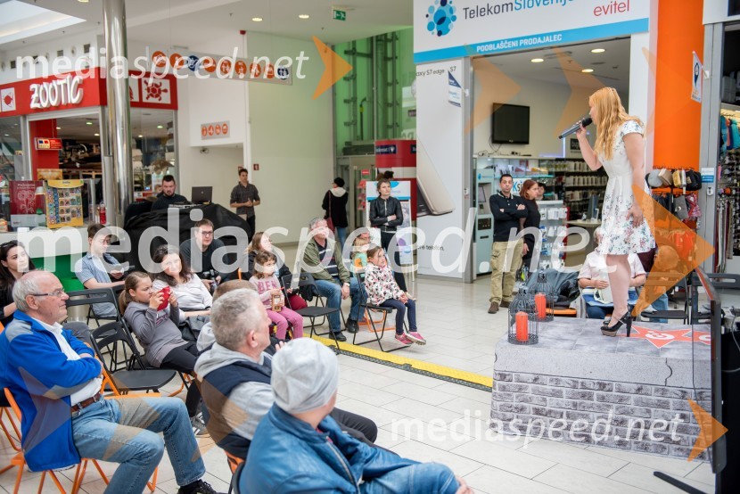  Eva Černe, pevkaModna revija, Qlandia Ptuj