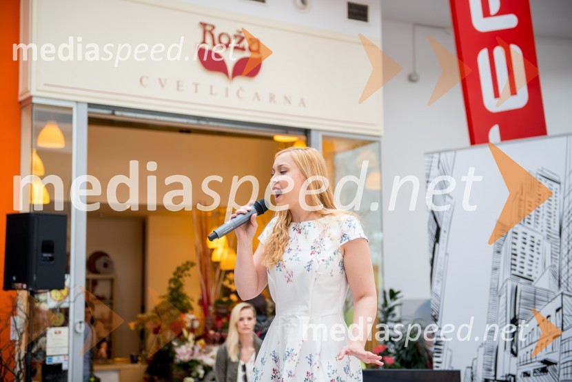  Eva Černe, pevkaModna revija, Qlandia Ptuj