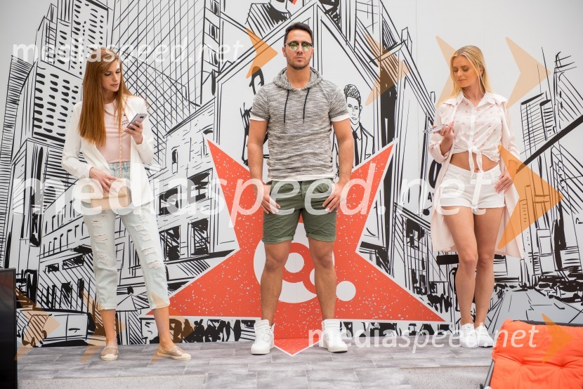  Karin Škufca, manekenka;  ... ;  Nadiya Bychkova, plesalka, manekenkaModna revija, Qlandia Ptuj