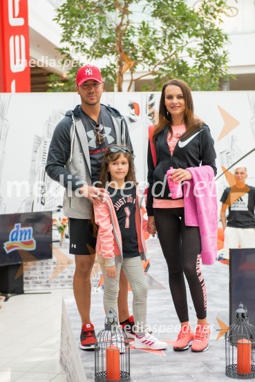  ... ;  ... ;  Mirela  Korać, manekenka, Miss Universe Slovenije 2009Modna revija, Qlandia Ptuj