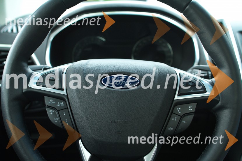 &nbsp;Ford Edge Sport 2.0 TDCi 154 kW Powershift AWD, osnovne funkcije voznik opravi že na volanuFord Edge Sport 2.0 TDCi 154 kW Powershift AWD, mediaspeed test