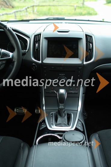 &nbsp;Ford Edge Sport 2.0 TDCi 154 kW Powershift AWD, velik ekran se hitro umaže z dotikanjemFord Edge Sport 2.0 TDCi 154 kW Powershift AWD, mediaspeed test