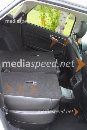 &nbsp;Ford Edge Sport 2.0 TDCi 154 kW Powershift AWD, prostorna zadnja klop se podira po tretjinahFord Edge Sport 2.0 TDCi 154 kW Powershift AWD, mediaspeed test