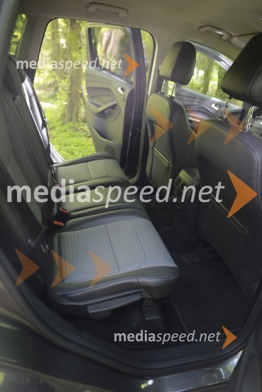 Ford Kuga 2.0 TDCi 132 kW Powershift AWD Titanium, dovolj prostora tudi na zadnji klopiFord Kuga 2.0 TDCi 132 kW Powershift AWD Titanium, mediaspeed test