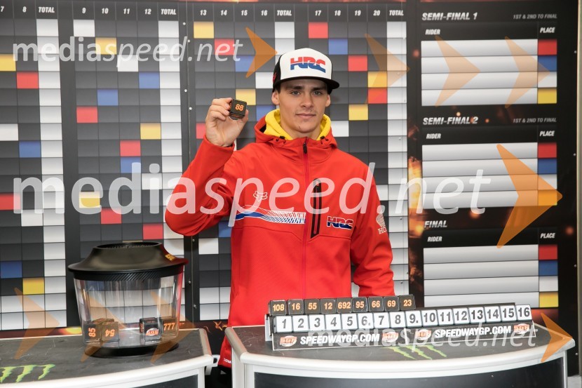  Tim Gajser, motokrosist (Motocross-Ski Gajser team)2017 AZTORIN Slovenian FIM Speedway GP, žrebanje štartnih številk