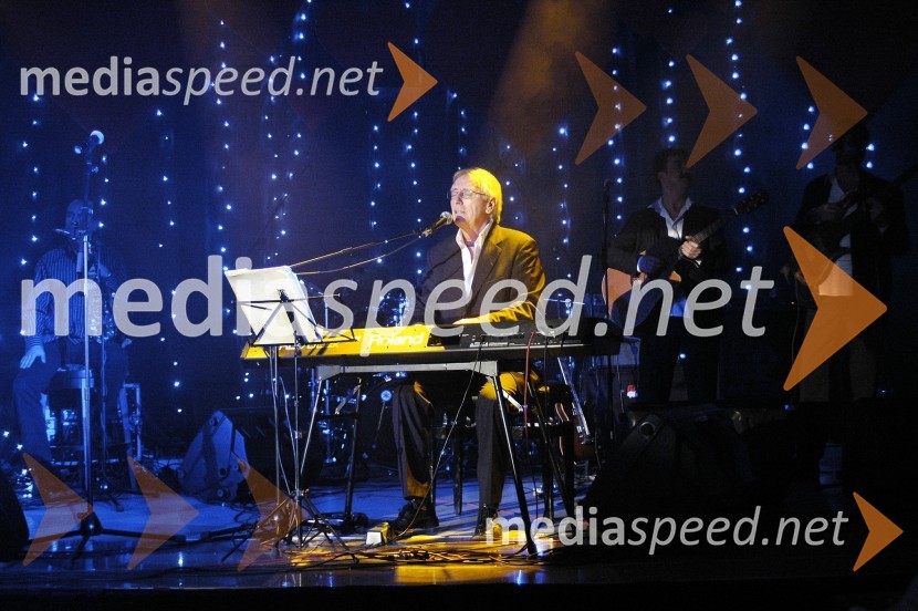 Oliver Dragojevič, hrvaški pevecValentinov koncert Oliverja Dragojeviča v Kongu