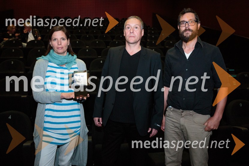  Špela Čižman,  višja kustosinja, Slovenska kinoteka;  Janez Kardelj;  Miha Knific, predsednik DSRNagrada bert Ivi Zupančič
