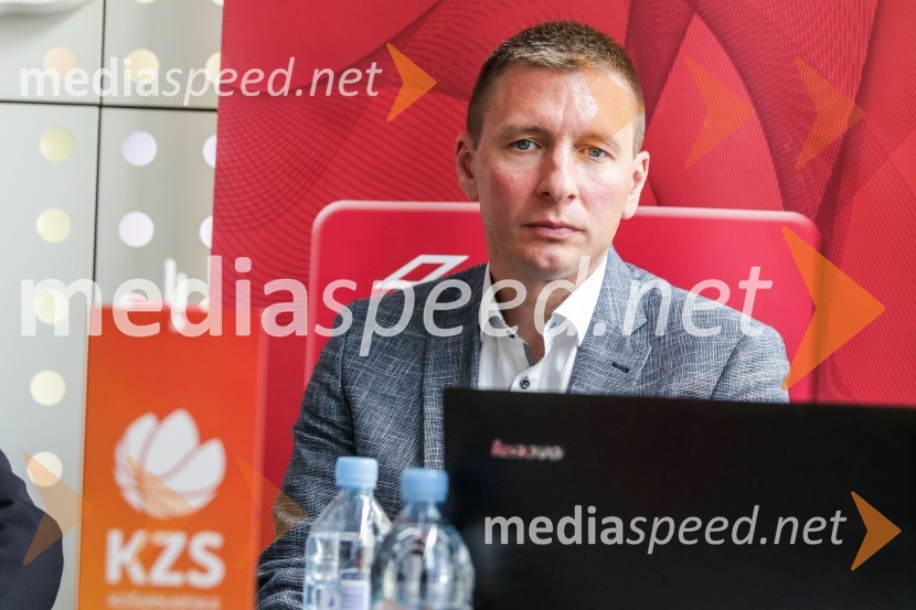  Simon  Petrov, trener KrkeLiga Nova KBM, novinarska konferenca pred začetkom polfinala