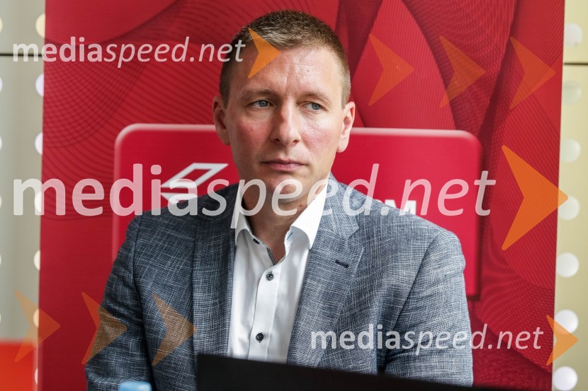  Simon  Petrov, trener KrkeLiga Nova KBM, novinarska konferenca pred začetkom polfinala