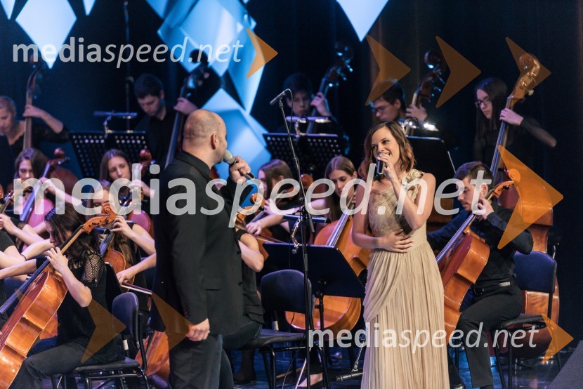  Bort Ross, glasbenik;  Lara Poreber, vokalistka Lamai