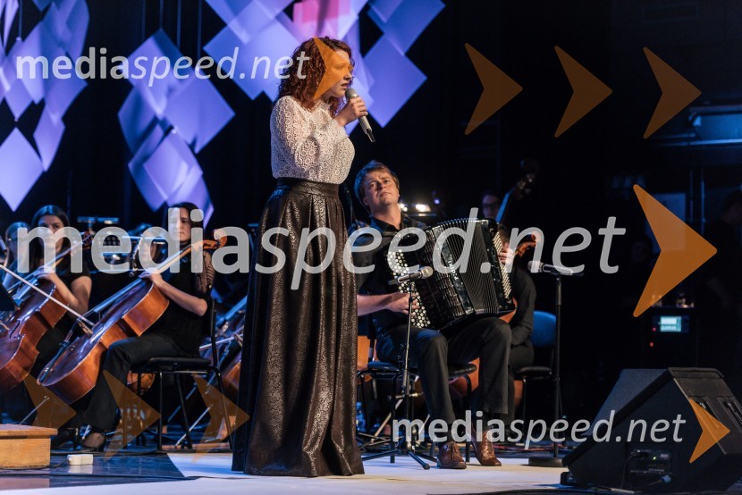  Lea Likar, pevka;  Uroš Polanec, harmonikar