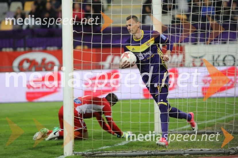  Grega Sorčan, golman, ND Gorica;  Milivoje  Novaković, nogometaš NK MariborMaribor – Gorica, nogometna tekma, Prva Liga