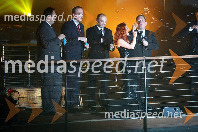 Franc Zdolšek, župan občine Laško , Janez Podobnik, minister za okolje in prostor, Roman Matek, direktor Zdravilišče Laško, Andrej Vizjak, minister za gospodarstvo in Nuša Derenda, pevkaOtvoritev termalnega centra Wellness park Laško