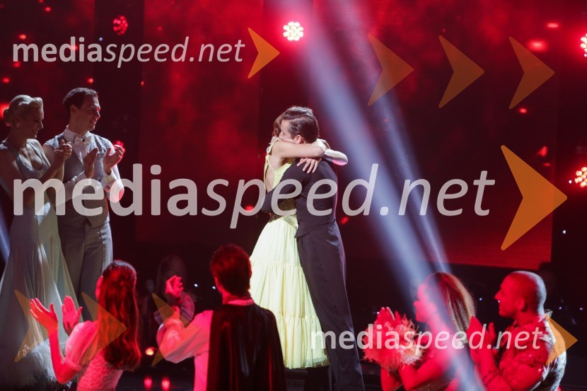  Nuša Lesar, novinarka in voditeljica;  Andrej Rebula, plesalecZvezde plešejo, osma oddaja