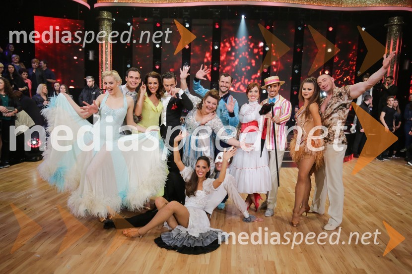  Tadeja Pavlič, plesalka;  Dejan Vunjak, glasbenik;  Nuša Lesar, novinarka in voditeljica;  Andrej Rebula, plesalec;  Lejna Karić Lubarda, plesalka;  Urška Vučak Markež, igralka;  Jernej Brenholc, plesalec;  Igor Štamulak, igralec;  Maja Martina Merljak, igralka;  Miha Perat, plesalec;  Martina  Plohl, plesalka;  Denis Porčič – Chorchyp, glasbenikZvezde plešejo, osma oddaja