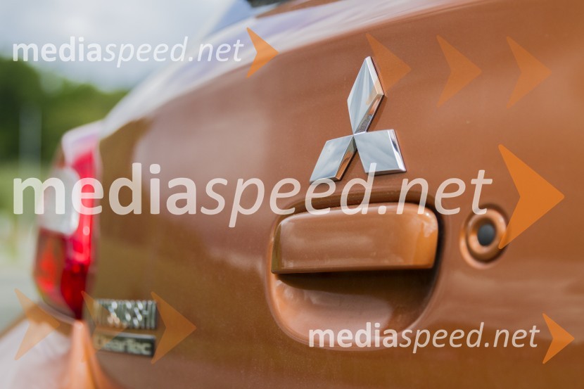 Mitsubishi Space Star ClearTec 1.2 Intense, prtljažnik ima kljukoMitsubishi Space Star ClearTec 1.2 Intense, mediaspeed test