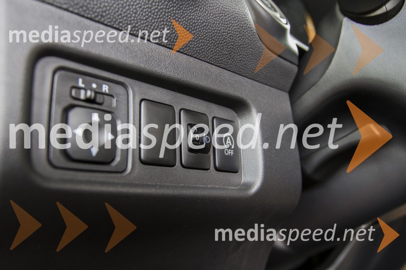 Mitsubishi Space Star ClearTec 1.2 Intense, trša plastika je tudi bolj trpežnaMitsubishi Space Star ClearTec 1.2 Intense, mediaspeed test