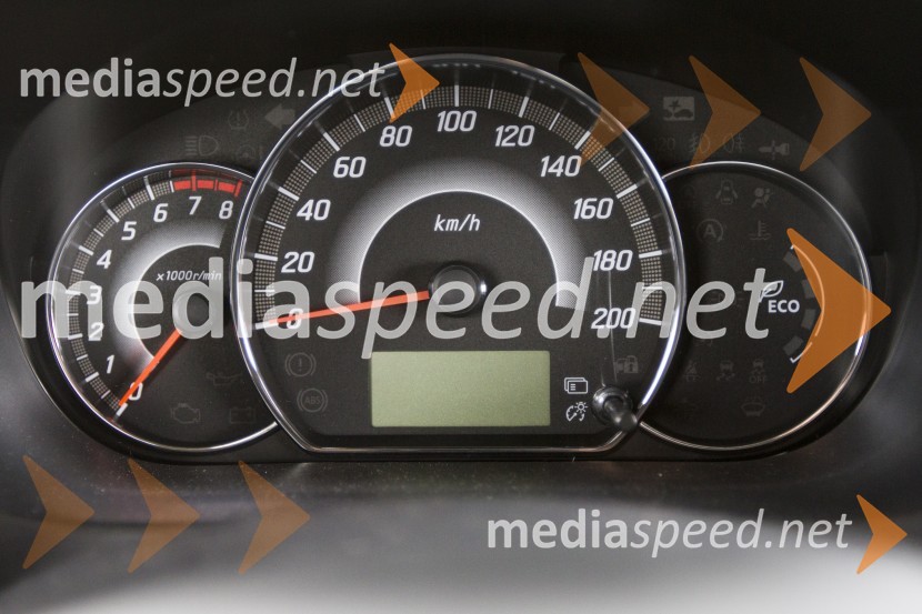 Mitsubishi Space Star ClearTec 1.2 Intense, preprosti merilnikiMitsubishi Space Star ClearTec 1.2 Intense, mediaspeed test