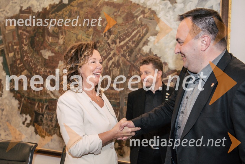  Anita Manfreda, direktorica občinske uprave, Občina Brda;  Saša Pelko, podžupan, Mestna občina MariborVinoEuro2018, Slovenija bo gostila Evropsko prvenstvo vinarjev v nogometu