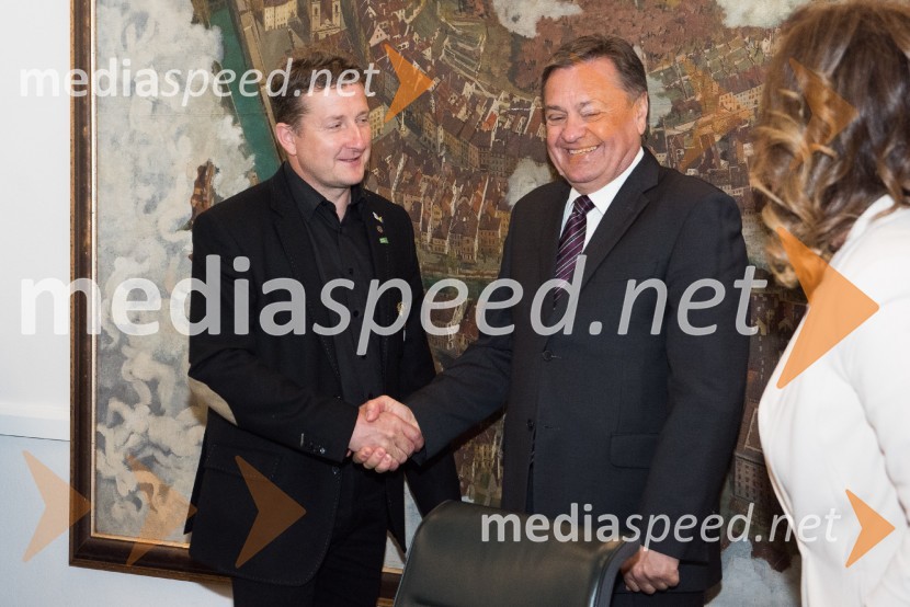  Danilo Steyer,   vinar, Steyer Vina; vinski vitez, predsednik Vinske reprezentance Slovenije;  Zoran Janković, župan, Mestna občina LjubljanaVinoEuro2018, Slovenija bo gostila Evropsko prvenstvo vinarjev v nogometu