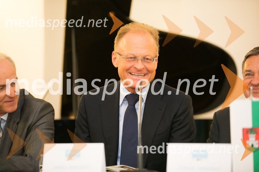  Janez  Škrabec, direktor Riko d.o.o., predsednik Slovensko-ruskega poslovnega sveta, častni konzul BelorusijeNovinarska konferenca Festivala Ljubljana