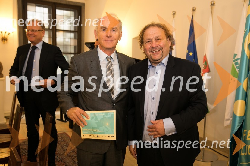 Jože  Mermal, predsednik uprave BTC-ja;  Darko  Brlek, direktor, Festival LjubljanaNovinarska konferenca Festivala Ljubljana