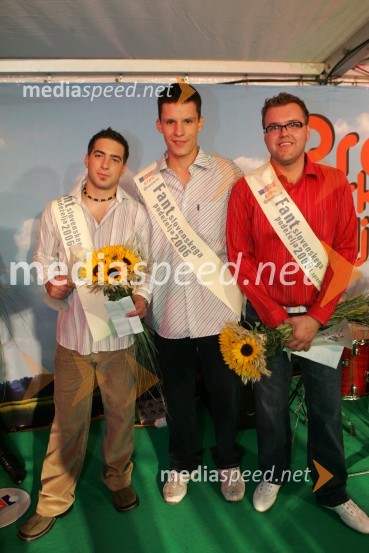 2.spremljevalec Luka Peternel iz Gorenje vasi, zmagovalec Uroš Rožman iz Dolnje Počehove in 1.spremljevalec Gregor Jordan iz Kostanjevice na KrkiLepo 2006 finale