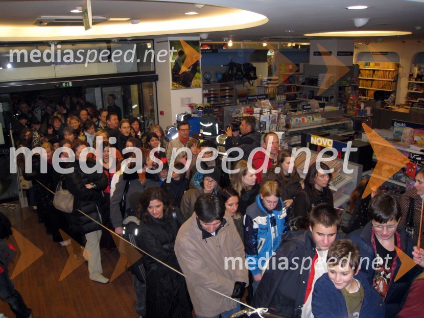 ObiskovalciSedma knjiga o Harryju Potterju končno v slovenščini