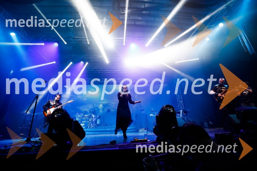  Grega Prosen, glasbenik, član skupine Chatte Noire;  Tina  Veselinovič, pevka, članica skupine Chatte Noire;  Davor  Tavčar, glasbenik, član skupine Chatte NoireVolkswagen rocks, zaključni koncert
