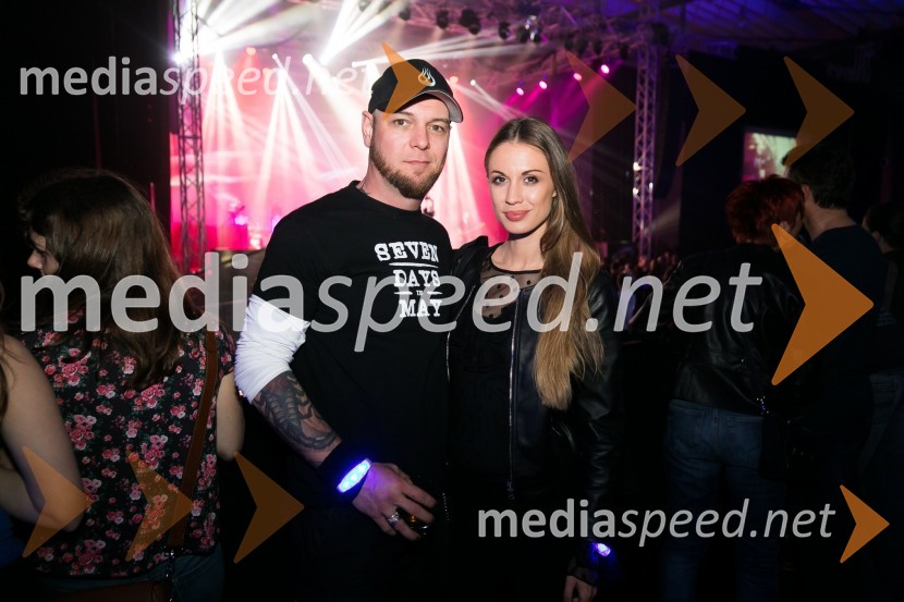  Tomi Meglič, glasbenik, pevec skupine Siddharta;  Tara Zupančič, voditeljicaVolkswagen rocks, zaključni koncert