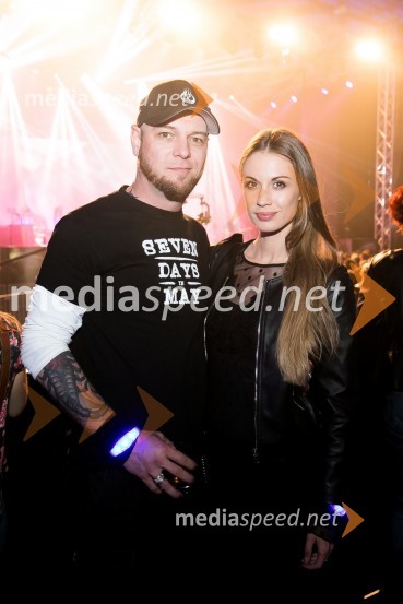  Tomi Meglič, glasbenik, pevec skupine Siddharta;  Tara Zupančič, voditeljicaVolkswagen rocks, zaključni koncert