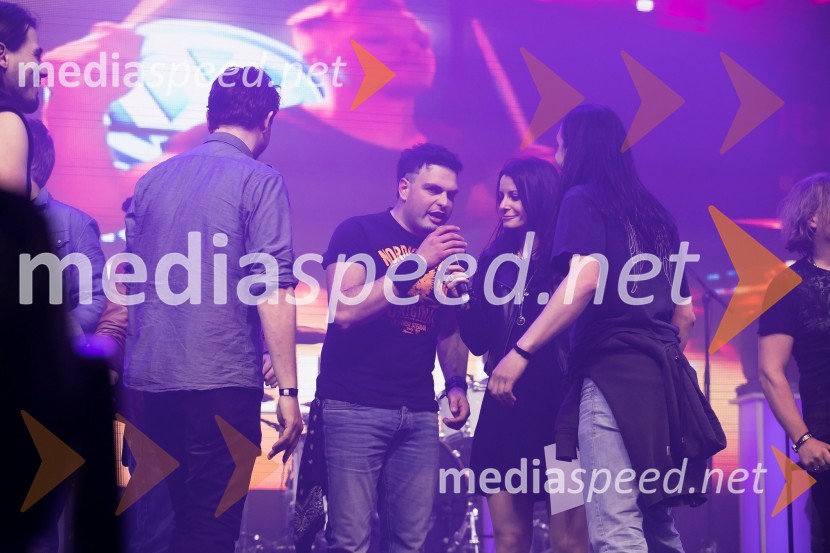  Davor  Loštrek, pevec skupine Prelude;  Jana Morelj, radijska in TV voditeljicaVolkswagen rocks, zaključni koncert