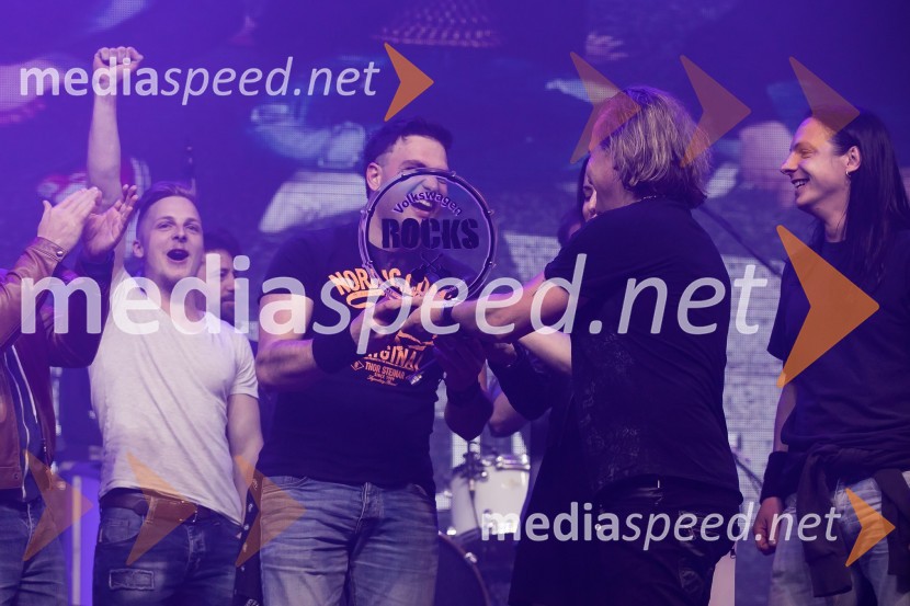  Aljaž  Trček, član skupine Prelude;  Davor  Loštrek, pevec skupine Prelude;  Matjaž Jelen, pevec, skupina Šank Rock;  Blaž  Arnolj , član skupine PreludeVolkswagen rocks, zaključni koncert