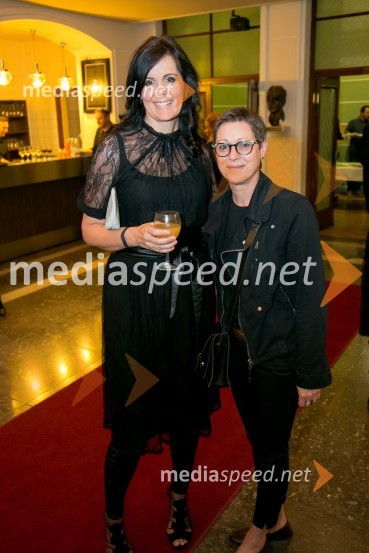  Janja Sluga, poslanka DZ;  Jerneja Volfand, vodja programa SLG CeljeNebeški odred, premiera predstave