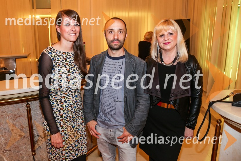  Špela Lešnik, producentka Drame SNG Maribor;  Nejc Ropret, igralec;  Darja Čižek, marketing SNG MariborLjudožerci, premiera predstave