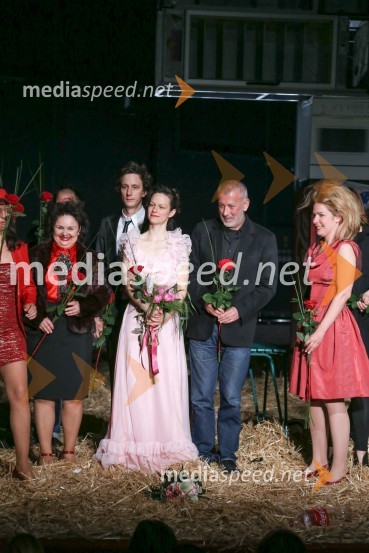  Irena Varga, igralka;  Jurij Drevenšek, igralec;  Nika Rozman, igralka;  Ivica Buljan, režiser;  Ana Urbanc, igralkaLjudožerci, premiera predstave